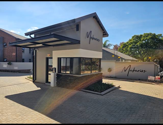 3 BEDROOM APARTMENT FOR SALE IN BRYANSTON